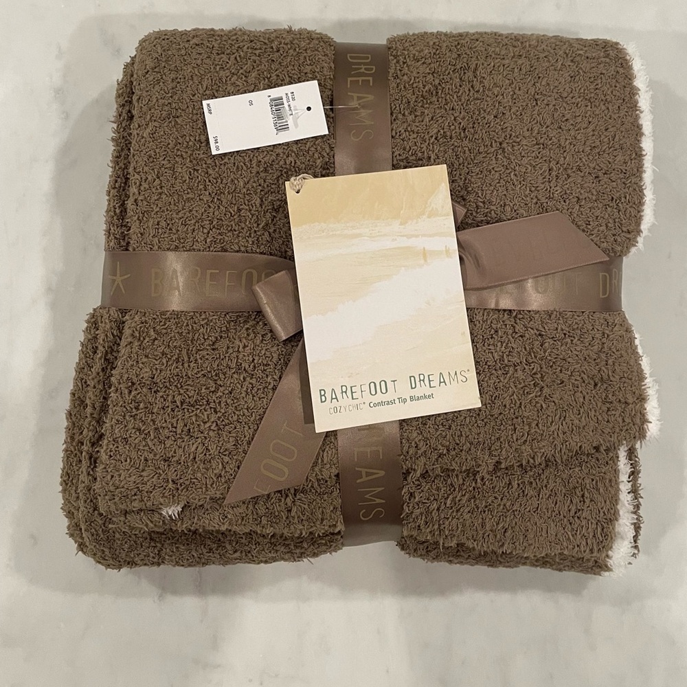 Barefoot Dreams Cozychic Contrast Tip Blanket